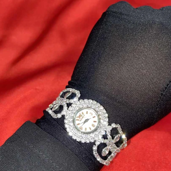 Luxury Rhinestone Watch for Women – Elegant Crystal Bracelet Wristwatch with Silver Analog Quartz Dial