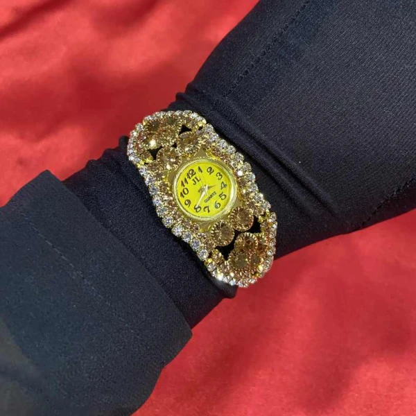 Luxury Women’s Crystal Bracelet Watch – Elegant Gold-Toned Quartz Dress Wristwatch | লাক্সারি ক্রিস্টাল ব্রেসলেট ঘড়ি